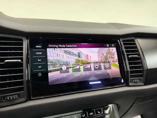 Škoda Kodiaq 2.0 TSI 4x4 Stahl Grau 7. Plätzer SportLine ★ 360° Kamera ★ Panoramadach ★ Keyless Go ★ AHK Schwenkbar ★