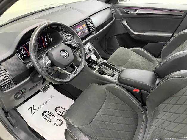 Škoda Kodiaq 2.0 TSI 4x4 Stahl Grau 7. Plätzer SportLine ★ 360° Kamera ★ Panoramadach ★ Keyless Go ★ AHK Schwenkbar ★