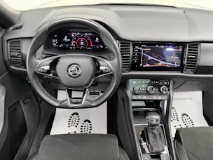 Škoda Kodiaq 2.0 TSI 4x4 Stahl Grau 7. Plätzer SportLine ★ 360° Kamera ★ Panoramadach ★ Keyless Go ★ AHK Schwenkbar ★