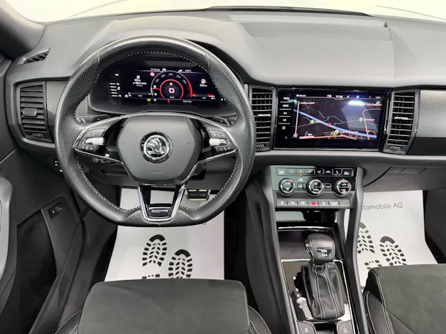 Škoda Kodiaq 2.0 TSI 4x4 Stahl Grau 7. Plätzer SportLine ★ 360° Kamera ★ Panoramadach ★ Keyless Go ★ AHK Schwenkbar ★