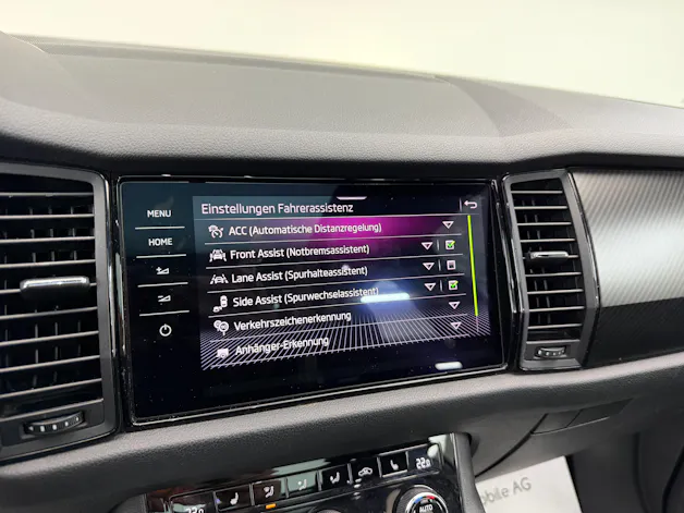 Škoda Kodiaq 2.0 TSI 4x4 Stahl Grau 7. Plätzer SportLine ★ 360° Kamera ★ Panoramadach ★ Keyless Go ★ AHK Schwenkbar ★
