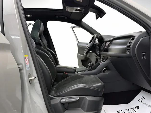 Škoda Kodiaq 2.0 TSI 4x4 Stahl Grau 7. Plätzer SportLine ★ 360° Kamera ★ Panoramadach ★ Keyless Go ★ AHK Schwenkbar ★