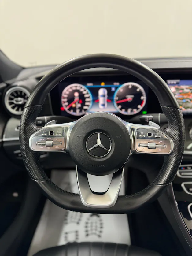 Mercedes-Benz CLS 400 d AMG Line 4Matic Grafitgrau 9G-Tronic | 360° Kamera | Glasdach | Carbon Paket | Widescreen Cockpit | Keyless Go |