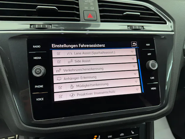 VW Tiguan 2.0 TDI SCR R-Line 200PS NIGHTSHADE BLUE 4Motion DSG / RF-Kamera / Leder / Standheizung / AHK-Schwenkbar /