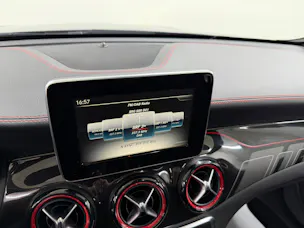 Mercedes-Benz CLA 45 AMG 381PS Mountaingray 4Matic Speedshift / RF-Kamera / Glasdach / H&K Sound / Night-Paket /