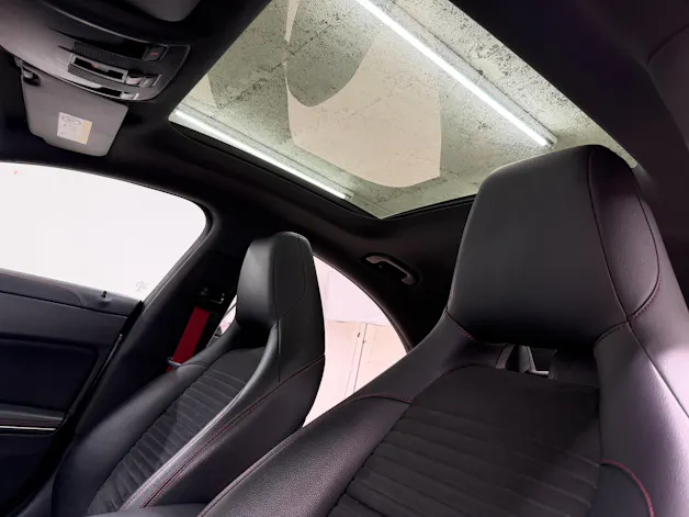 Mercedes-Benz CLA 45 AMG 381PS Mountaingray 4Matic Speedshift / RF-Kamera / Glasdach / H&K Sound / Night-Paket /
