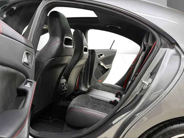 Mercedes-Benz CLA 45 AMG 381PS Mountaingray 4Matic Speedshift / RF-Kamera / Glasdach / H&K Sound / Night-Paket /