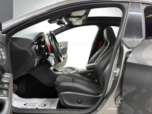 Mercedes-Benz CLA 45 AMG 381PS Mountaingray 4Matic Speedshift / RF-Kamera / Glasdach / H&K Sound / Night-Paket /
