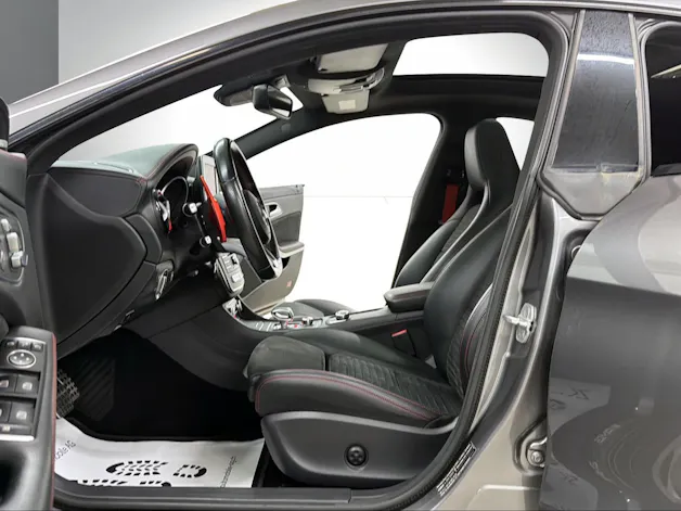 Mercedes-Benz CLA 45 AMG 381PS Mountaingray 4Matic Speedshift / RF-Kamera / Glasdach / H&K Sound / Night-Paket /