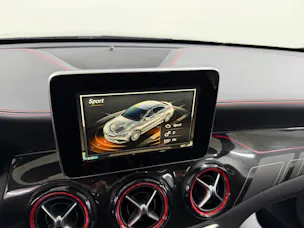 Mercedes-Benz CLA 45 AMG 381PS Mountaingray 4Matic Speedshift / RF-Kamera / Glasdach / H&K Sound / Night-Paket /