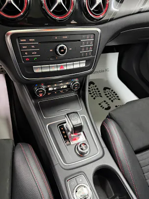 Mercedes-Benz CLA 45 AMG 381PS Mountaingray 4Matic Speedshift / RF-Kamera / Glasdach / H&K Sound / Night-Paket /