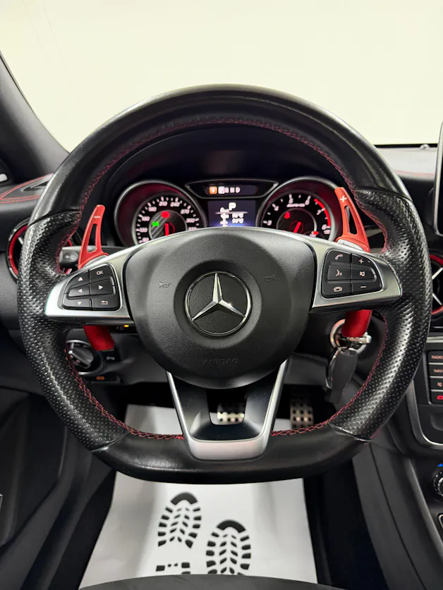 Mercedes-Benz CLA 45 AMG 381PS Mountaingray 4Matic Speedshift / RF-Kamera / Glasdach / H&K Sound / Night-Paket /