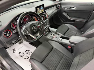Mercedes-Benz CLA 45 AMG 381PS Mountaingray 4Matic Speedshift / RF-Kamera / Glasdach / H&K Sound / Night-Paket /