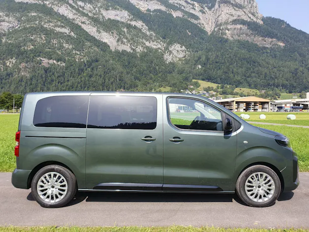 Peugeot e-Traveller Standard 75 kWh Business