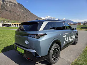 Peugeot 5008 e-Launch Edition AWD