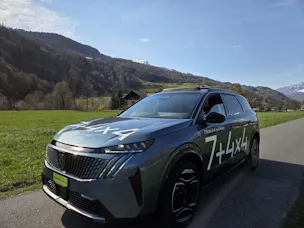 Peugeot 5008 e-Launch Edition AWD