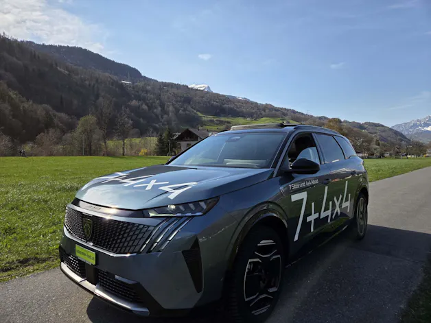 Peugeot 5008 e-Launch Edition AWD
