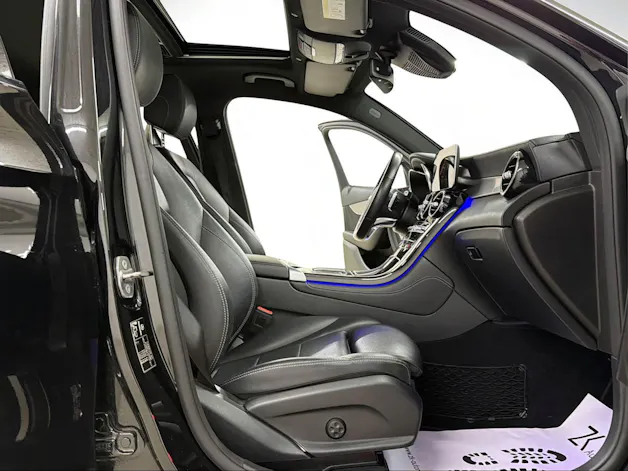 Mercedes-Benz GLC Coupé 300 AMG Line 258PS Obsidianschwarz 4Matic 9G-Tronic / Panoramadach / 360° Kamera / Leder / Head-Up-Display / Keyless /