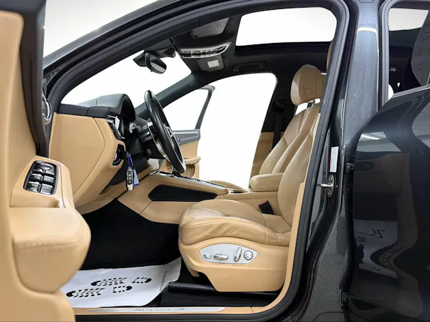 Porsche Macan S 3.0 V6 340PS (VOLCANO GREY) PDK / RF-Kamera / Leder / Panoramadach / Sitz/Lenkradheizung / PDLS /