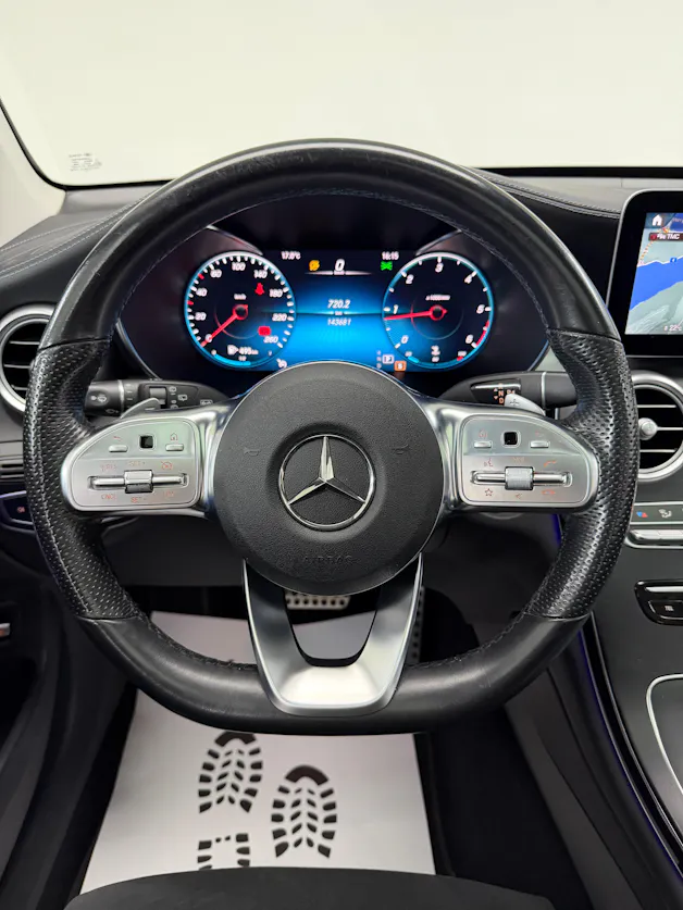 Mercedes-Benz GLC 300 d AMG Line Selenitgrey 245PS 4Matic 9G-Tronic / Panoramadach / 360° Kamera / Head-Up / Keyless Go /