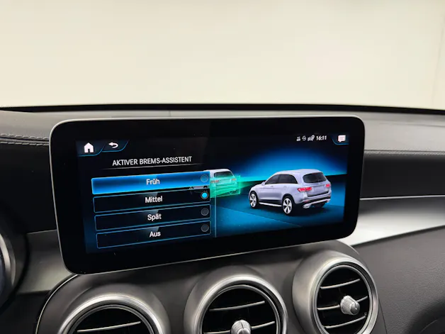 Mercedes-Benz GLC 300 d AMG Line Selenitgrey 245PS 4Matic 9G-Tronic / Panoramadach / 360° Kamera / Head-Up / Keyless Go /