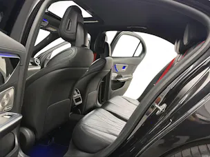 Mercedes-Benz C 43 AMG Obsidian Black 408PS 4Matic / RF-Kamera / Schiebedach / Leder / Keyless Go / Carbonpaket / Hinterachslenkung /