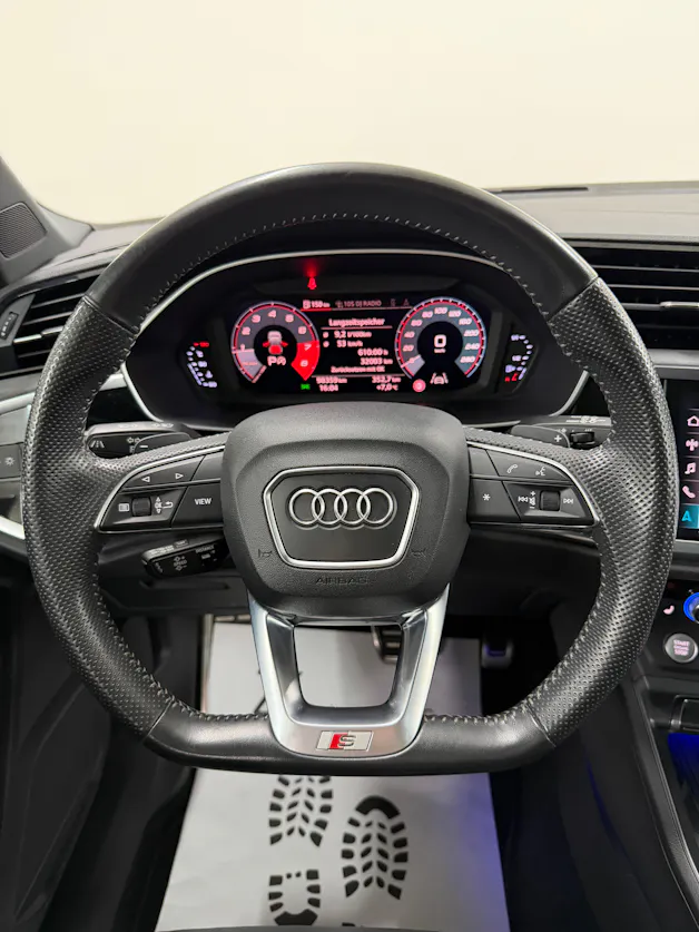 Audi Q3 40 TFSI S line 190PS Gletscherweiss quattro S-tronic / RF-Kamera / Panoramadach / Leder / Komfortschlüssel /