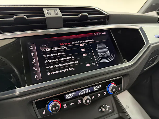 Audi Q3 40 TFSI S line 190PS Gletscherweiss quattro S-tronic / RF-Kamera / Panoramadach / Leder / Komfortschlüssel /