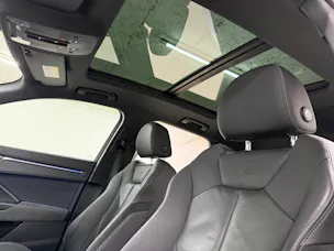 Audi Q3 40 TFSI S line 190PS Gletscherweiss quattro S-tronic / RF-Kamera / Panoramadach / Leder / Komfortschlüssel /