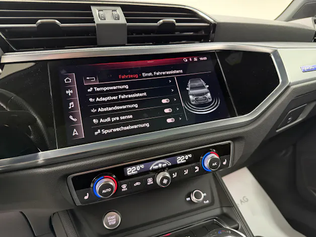 Audi Q3 40 TFSI S line 190PS Gletscherweiss quattro S-tronic / RF-Kamera / Panoramadach / Leder / Komfortschlüssel /