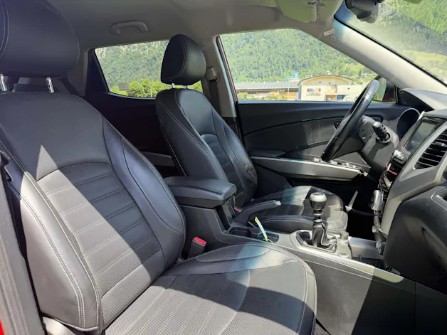 KGM -SsangYong Tivoli 1.6 Red Flame e-XDi Sapphire 4WD