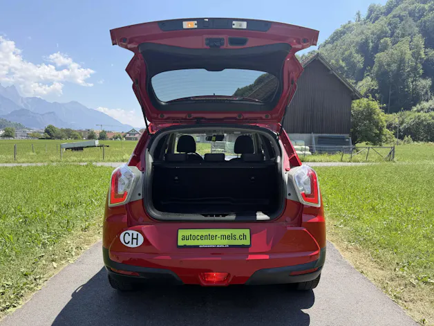 KGM -SsangYong Tivoli 1.6 Red Flame e-XDi Sapphire 4WD