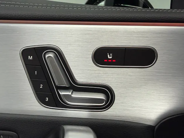 Mercedes-Benz CLA Shooting Brake 250 AMG Line Cosmos Black 4Matic / 360° Kamera / Panoramadach / Head-Up-Display / Keyless Go /