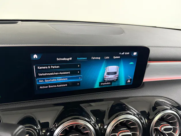 Mercedes-Benz CLA Shooting Brake 250 AMG Line Cosmos Black 4Matic / 360° Kamera / Panoramadach / Head-Up-Display / Keyless Go /