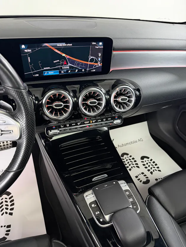 Mercedes-Benz CLA Shooting Brake 250 AMG Line Cosmos Black 4Matic / 360° Kamera / Panoramadach / Head-Up-Display / Keyless Go /