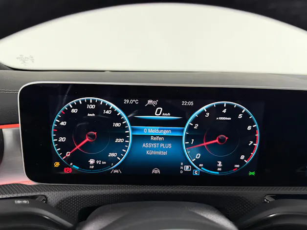 Mercedes-Benz CLA Shooting Brake 250 AMG Line Cosmos Black 4Matic / 360° Kamera / Panoramadach / Head-Up-Display / Keyless Go /