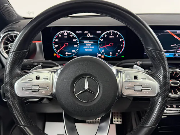 Mercedes-Benz CLA Shooting Brake 250 AMG Line Cosmos Black 4Matic / 360° Kamera / Panoramadach / Head-Up-Display / Keyless Go /