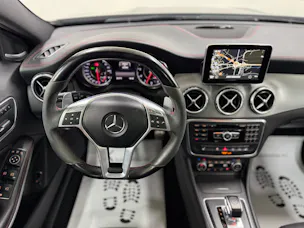 Mercedes-Benz GLA 45 AMG 4Matic 360PS 7G-DCT | AMG Heckspoiler | Performance-Abgasanlage | RF-Kamera | Panoramadach | Keyless Go |