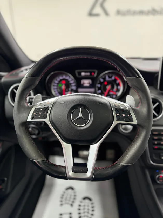 Mercedes-Benz GLA 45 AMG 4Matic 360PS 7G-DCT | AMG Heckspoiler | Performance-Abgasanlage | RF-Kamera | Panoramadach | Keyless Go |
