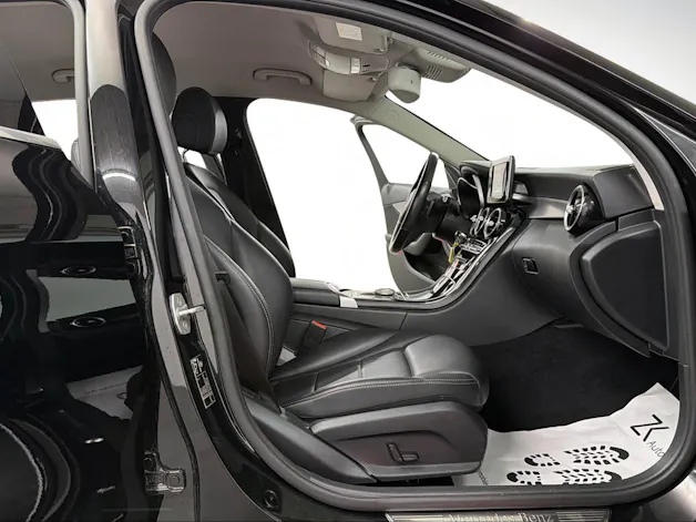 Mercedes-Benz C 200 Deep Black Avantgarde 184PS 4Matic 7G-Tronic / RF-Kamera / Leder / Todwinkel/Parkassistent / Sitzheizung /
