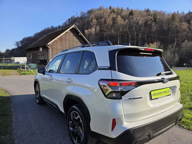 Subaru Forester Station 2.0i e-Boxer Swiss Plus
