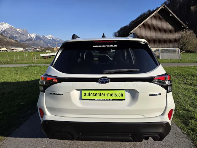 Subaru Forester Station 2.0i e-Boxer Swiss Plus