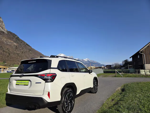 Subaru Forester Station 2.0i e-Boxer Swiss Plus