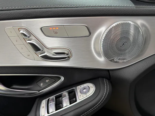 Mercedes-Benz C 220 d Swiss Star AMG Line 4M selenitgrau magno 9G-Tronic / Panoramadach / 360° Kamera / Leder / Keyless Go /