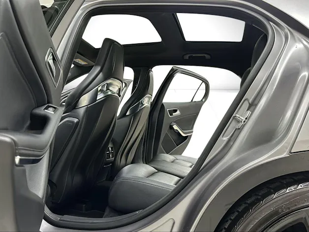 Mercedes-Benz GLA 45 AMG Performance Mountain Grey Magno 4Matic 7G-DCT