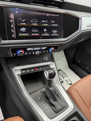 Audi Q3 Sportback 45 TFSI 245PS Gletscherweiss quattro S-tronic / Leder / Sonos Soundsystem / virtual cockpit / AHK Schwenkbar /