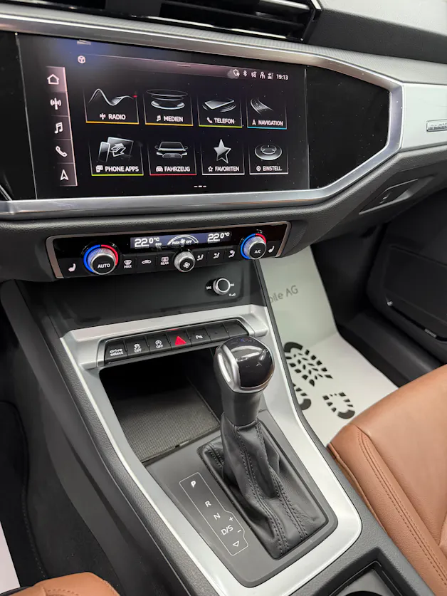 Audi Q3 Sportback 45 TFSI 245PS Gletscherweiss quattro S-tronic / Leder / Sonos Soundsystem / virtual cockpit / AHK Schwenkbar /