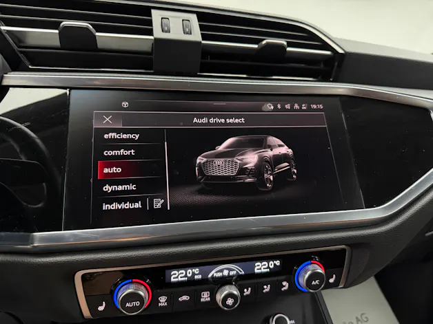 Audi Q3 Sportback 45 TFSI 245PS Gletscherweiss quattro S-tronic / Leder / Sonos Soundsystem / virtual cockpit / AHK Schwenkbar /