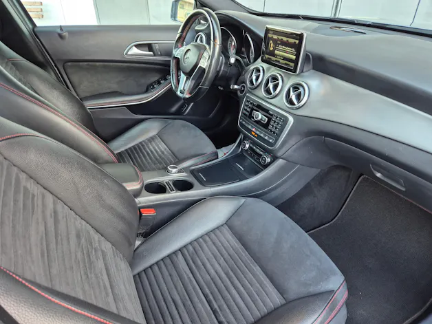 Mercedes-Benz GLA 250 AMG Line 4Matic 7G-DCT