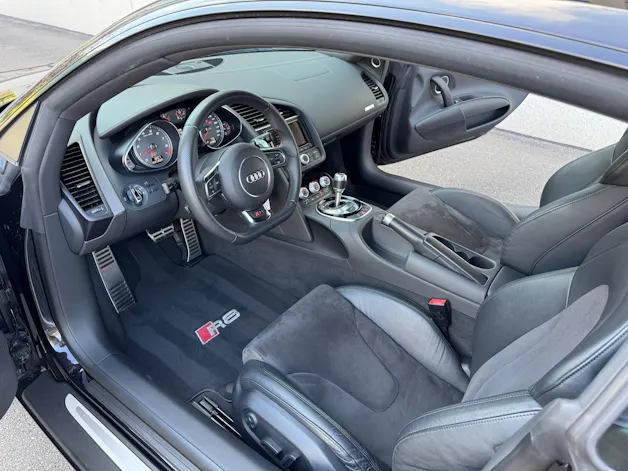 Audi R8 Coupé 4.2 V8 DSG PANTHERSCHWARZ KRISTALL S-Tronic Capristo Abgasanlage !!